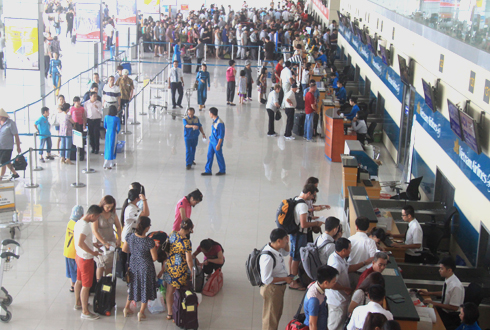 Tin tức mới cập nhật 24h ng&agrave;y 18/03/2015 đưa tin Vietjet Air t&aacute;i đề xuất mua nh&agrave; ga T1 Nội B&agrave;i