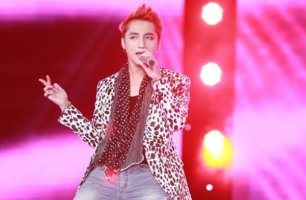 Sơn t&ugrave;ng M-TP thể hiện ca kh&uacute;c 'Remember Me' trong liveshow đầu ti&ecirc;n của m&igrave;nh