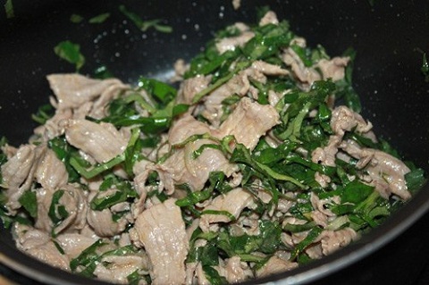 Chỉ với các bước đơn giản đã có ngay món thịt bò xào lá lốt cực ngon Chỉ với các bước đơn giản đã có ngay món thịt bò xào lá lốt cực ngon