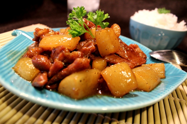 Thịt kho củ cải n&oacute;ng hổi đưa cơm những ng&agrave;y se lạnh