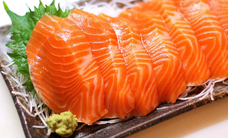 C&aacute; hồi chứa nhiều omega 3 tốt cho những người bị ung thư cổ tử cung