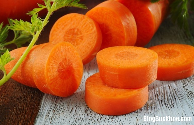Thực phẩm ngừa ung thư đại tr&agrave;ng cực quen thuộc đ&oacute; l&agrave; c&agrave; rốt