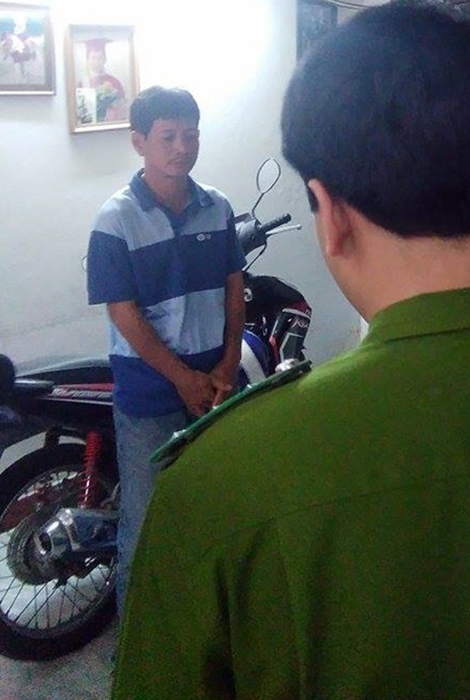 Cơ quan CSĐT C&ocirc;ng an TPHCM tống đạt quyết định khởi tố bị can, lệnh bắt tạm giam bị can Ng&ocirc; Văn T&acirc;m trưa ng&agrave;y 18-12