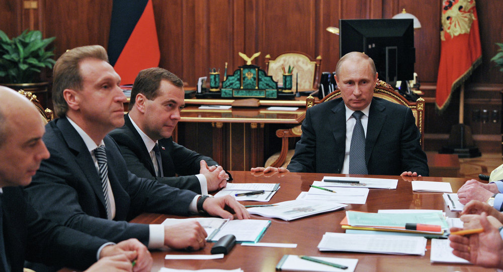 Tổng thống Putin trong một cuộc họp với nội c&aacute;c
