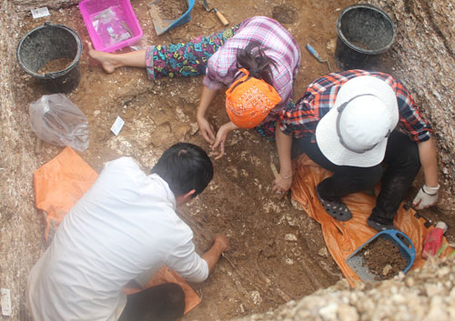 Tin tức mới cập nhật 24h ng&agrave;y 21/4/2015 đưa tin ph&aacute;t hiện 3 bộ xương người Việt cổ ni&ecirc;n đại gần 5.000 năm ở H&agrave; Tĩnh