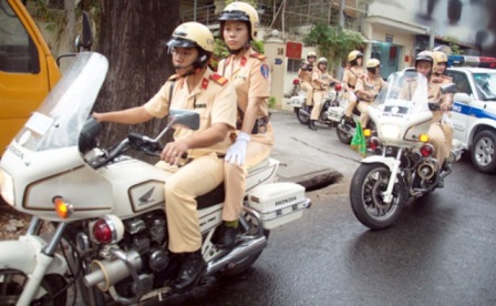 Tin tức mới cập nhật 24h ng&agrave;y 1/4/2015 đưa tin Ban An to&agrave;n giao th&ocirc;ng TPHCM đề xuất trang bị camera gắn tr&ecirc;n mũ CSGT 