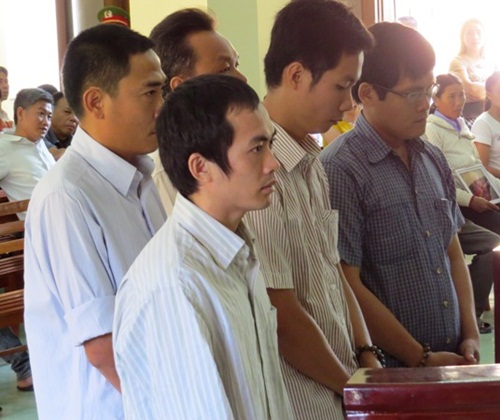 Kỷ luật h&agrave;ng loạt c&aacute;n bộ d&ugrave;ng 'nhục h&igrave;nh' ở S&oacute;c Trăng