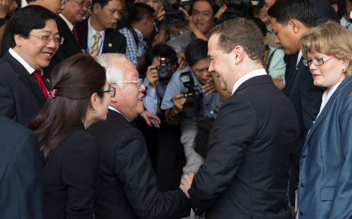 Chủ tịch TP.HCM L&ecirc; Ho&agrave;ng Qu&acirc;n tiếp Thủ Tướng Nga Medvedev tại Hội trường Thống Nhất