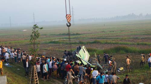 Tin tức mới cập nhật 24h ng&agrave;y 29/11: Hiện trường vụ tai nạn nghi&ecirc;m trọng do t&agrave;i xế ngủ gật