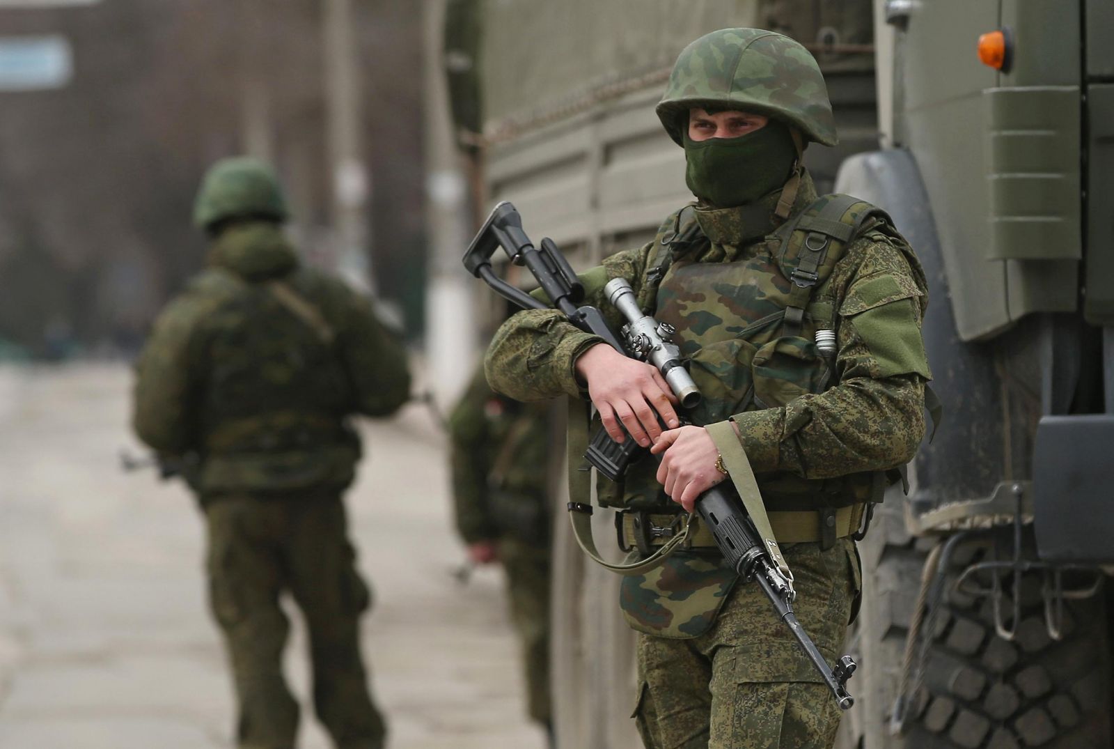 T&igrave;nh h&igrave;nh Ukraine mới nhất: Phe ly khai sử dụng s&uacute;ng cối, ph&aacute;o ống tấn c&ocirc;ng qu&acirc;n đội Ukraine ở miền đ&ocirc;ng