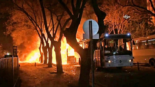 Tin tức về t&igrave;nh h&igrave;nh chiến sự Syria mới nhất ng&agrave;y 19/2/2016 cho biết Thổ Nhĩ Kỳ li&ecirc;n tiếp bị đ&aacute;nh bom