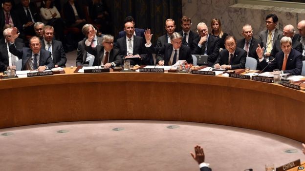 T&igrave;nh h&igrave;nh chiến sự Syria mới nhất ng&agrave;y 20/12/2015 đưa tin Li&ecirc;n Hợp Quốc ph&ecirc; chuẩn nghị quyết h&ograve;a b&igrave;nh cho Syria