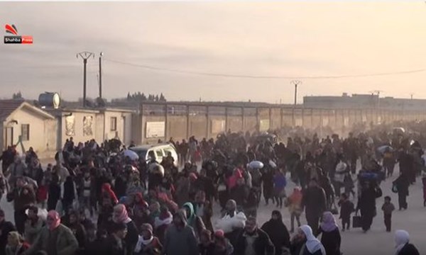 H&agrave;ng vạn người tị nạn Syria đang tiến gần Thổ Nhĩ Kỳ l&agrave; tin tức về t&igrave;nh h&igrave;nh chiến sự Syria mới nhất ng&agrave;y 7/2/2016