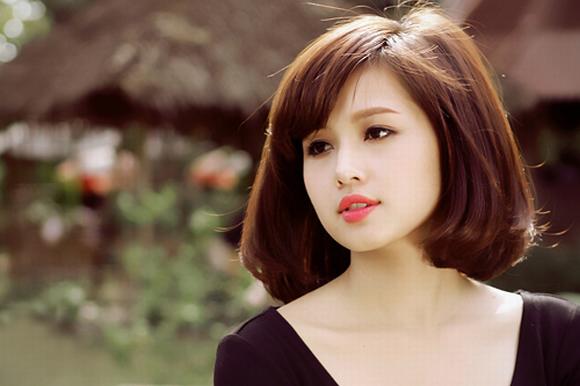 T&oacute;c ngắn ngang vai duỗi c&uacute;p ph&ugrave; hợp cho c&aacute;c c&ocirc; n&agrave;ng sở hữu khu&ocirc;n mặt tr&ograve;n trở n&ecirc;n xinh xắn dễ thương