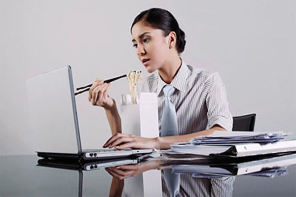 Nguy cơ mắc c&aacute;c bệnh ung thư nguy hiểm ở phụ nữ nếu ngồi qu&aacute; nhiều