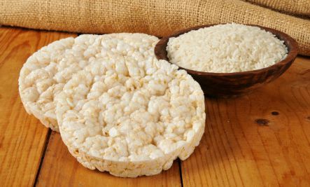 Tiềm ẩn nguy cơ mắc ung thư từ c&aacute;c sản phẩm chi&ecirc;n nướng như b&aacute;nh gạo