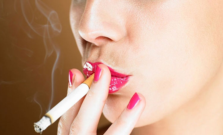 H&uacute;t thuốc l&agrave;m tăng nguy cơ mắc ung thư cổ tử cung ở phụ nữ
