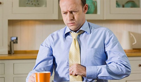 Dấu hiệu ban đầu của ung thư đại trực tr&agrave;ng c&oacute; thể l&agrave; ch&aacute;n ăn, đầy hơi, kh&oacute; ti&ecirc;u