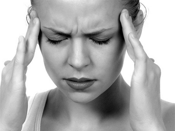Đau đầu l&agrave; biểu hiện đầu ti&ecirc;n của bệnh nh&acirc;n bị ung thư n&atilde;o