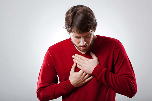 Ung thư thực quản hay xảy ra ở người uống nhiều rượu v&agrave; h&uacute;t thuốc l&aacute;