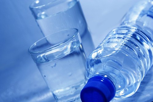 Chỉ uống nước khi thấy thực sự kh&aacute;t l&agrave; sai lầm nhiều người mắc phải