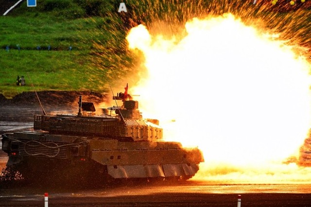 Xe tăng chiến đấu chủ lực Type-10 l&agrave; một trong những vũ kh&iacute; hiện đại nhất v&agrave; mạnh nhất của Lục qu&acirc;n Nhật