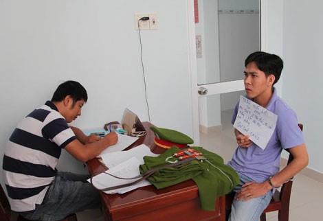 Giả danh l&agrave;m cảnh s&aacute;t để kiểm so&aacute;t giấy tờ l&agrave; tin tức mới cập nhật 24h h&ocirc;m nay