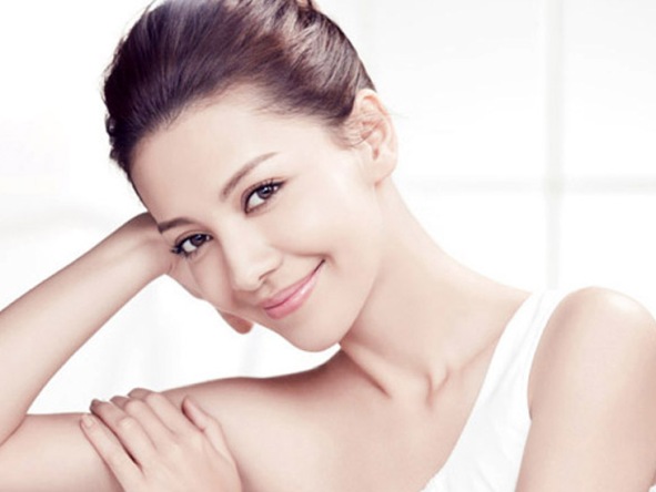Trong khi làm đẹp, phái đẹp nên chú ý hơn tới vùng da cổ Trong khi làm đẹp, phái đẹp nên chú ý hơn tới vùng da cổ