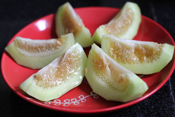 Dưa l&ecirc; c&oacute; c&ocirc;ng dụng l&agrave;m đẹp tuyệt vời