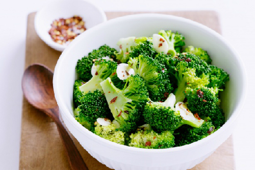 Giải độc cơ thể bằng việc thường xuy&ecirc;n ăn s&uacute;p lơ xanh