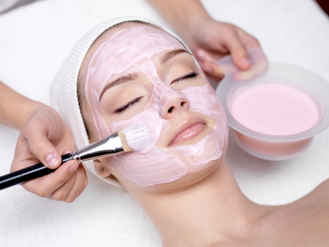 Mặt nạ thi&ecirc;n nhi&ecirc;n gi&uacute;p chữa ch&aacute;y nắng v&agrave; l&agrave;m đẹp da