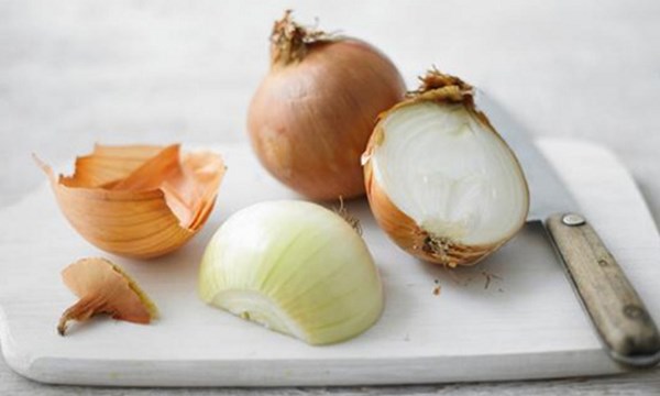 Ph&ograve;ng c&aacute;c bệnh về h&ocirc; hấp thường gặp chỉ với một củ h&agrave;nh t&acirc;y