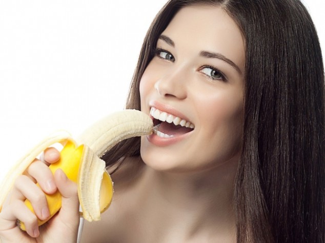 M&oacute;ng đẹp nhừ thường xuy&ecirc;n ăn chuối v&agrave; c&aacute;c loại hoa quả kh&aacute;c