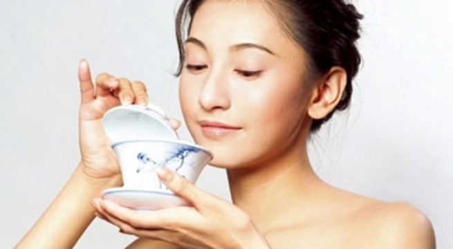 Rau mồng tơi v&agrave; g&agrave; &aacute;c gi&uacute;p phụ nữ c&oacute; thai chữa chứng suy nhược, kh&iacute; hư