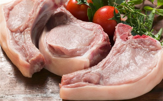 Thu hồi gần 1 tấn thịt lợn v&igrave; nghi nhiễm khuẩn