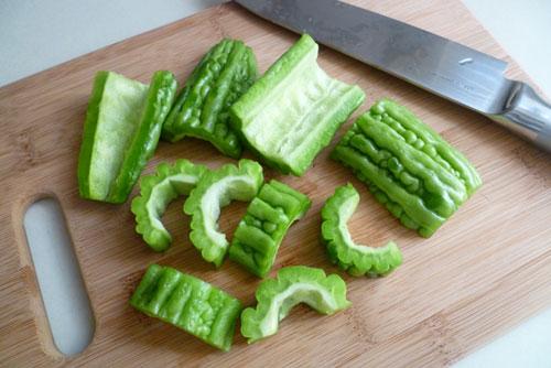 Mướp đắng c&oacute; nhiều c&ocirc;ng dụng nhưng kh&ocirc;ng phải ai cũng c&oacute; thể ăn loại quả n&agrave;y