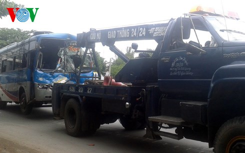 Tin tức tai nạn giao th&ocirc;ng 3 xe đ&acirc;m li&ecirc;n ho&agrave;n tại Tiền Giang