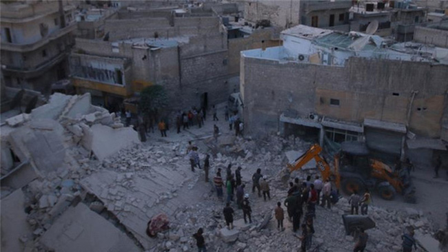 Khu d&acirc;n al-Hallak do qu&acirc;n nổi dậy kiểm so&aacute;t ở Aleppo bị kh&ocirc;ng k&iacute;ch, theo tin tức mới c&acirc;̣p nh&acirc;̣t v&ecirc;̀ tình hình chi&ecirc;́n sự Syria