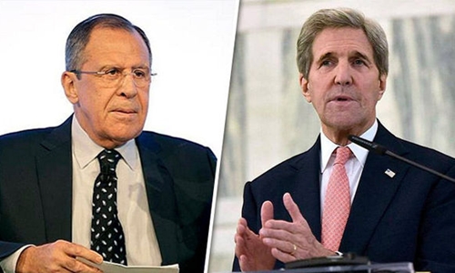 Ngoại trưởng Nga Sergei Lavrov (tr&aacute;i) v&agrave; người đồng cấp Mỹ John Kerry