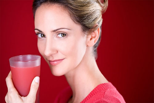 Giảm thiểu triệu chứng mãn kinh, giảm cholesterol chỉ là hai trong số vô vàn tác dụng của nước ép cà chua Giảm thiểu triệu chứng mãn kinh, giảm cholesterol chỉ là hai trong số vô vàn tác dụng của nước ép cà chua