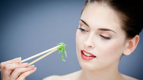 Chống ung thư v&uacute;, l&agrave;m đẹp v&agrave; giảm c&acirc;n l&agrave; những lợi &iacute;ch tuyệt vời m&agrave; tảo biển mang lại cho ph&aacute;i đẹp
