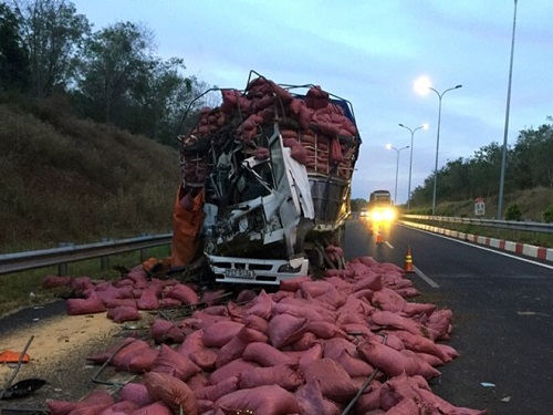 Tai nạn giao th&ocirc;ng nghi&ecirc;m trọng ng&agrave;y 24/2: Nữ sinh lớp 12 tử vong dưới b&aacute;nh xe bồn