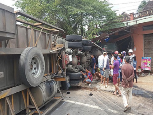 Tai nạn giao th&ocirc;ng ng&agrave;y 25/2: T&ocirc;ng trực diện v&agrave;o đầu &ocirc; t&ocirc;, 3 thanh ni&ecirc;n tử vong tại chỗ