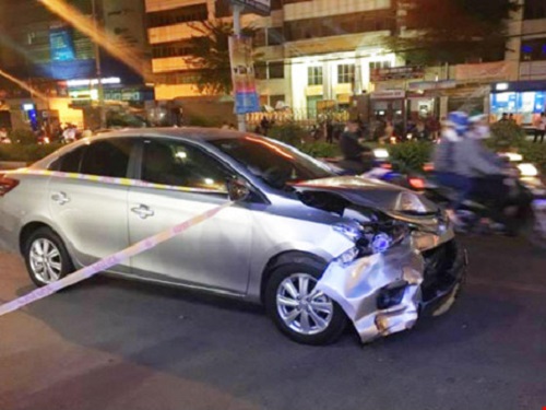 Tai nạn giao th&ocirc;ng ng&agrave;y 9/3: Vợ tử vong, chồng v&agrave; ch&aacute;u g&aacute;i nguy kịch sau tai nạn