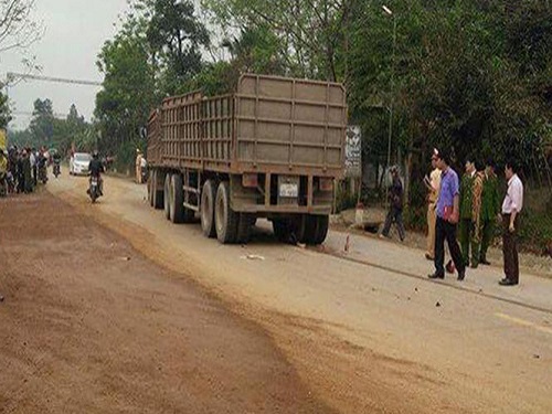 Tai nạn giao th&ocirc;ng ng&agrave;y 13/3: Xe m&aacute;y t&ocirc;ng g&atilde;y trụ điện, hai thanh ni&ecirc;n thương vong