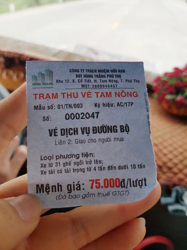  D&ugrave; chỉ sử dụng 12 km của dự &aacute;n nhưng c&aacute;c phương tiện vẫn phải chịu mức ph&iacute; rất cao. Ảnh: D&acirc;n Tr&iacute;