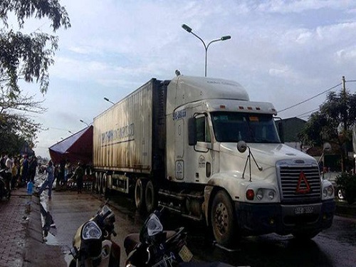 Tai nạn giao th&ocirc;ng ng&agrave;y 19/3: 1 người tử vong, 1 người nguy kịch dưới gầm xe tải