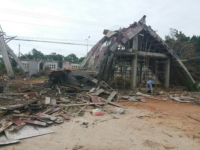  To&agrave;n cảnh hiện trường vụ sập gi&agrave;n gi&aacute;o. Ảnh: B&aacute;o Thanh ni&ecirc;n