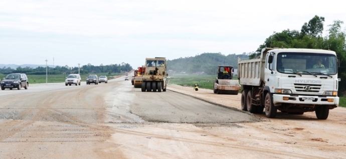  Hiện trường thi c&ocirc;ng cao tốc Đ&agrave; Nẵng - Quảng Ng&atilde;i. Ảnh: Giao th&ocirc;ng
