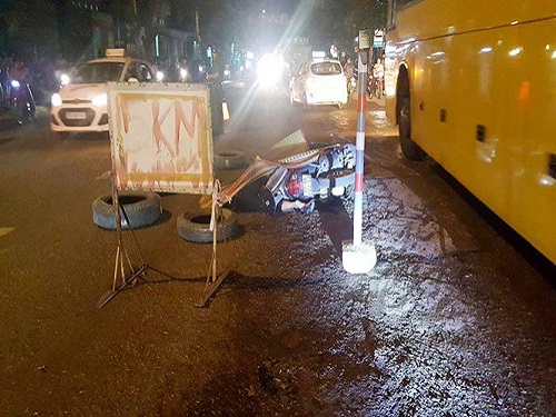 Tai nạn giao th&ocirc;ng ng&agrave;y 25/3: Cụ b&agrave; bị xe đầu k&eacute;o c&aacute;n qua người tử vong tại chỗ